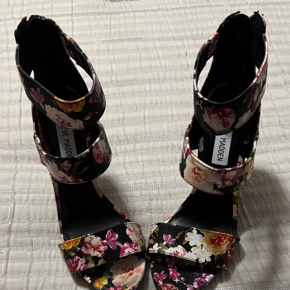 Steve Madden Black Floral Heels - Picture 2 of 11